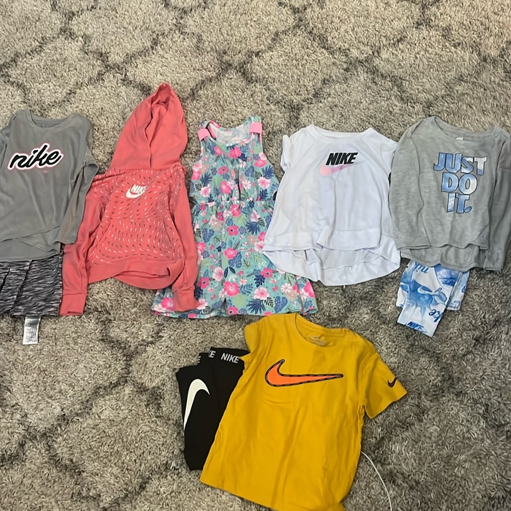 Lot of girls clothes. Sizes 6, 6x, 7/8, small